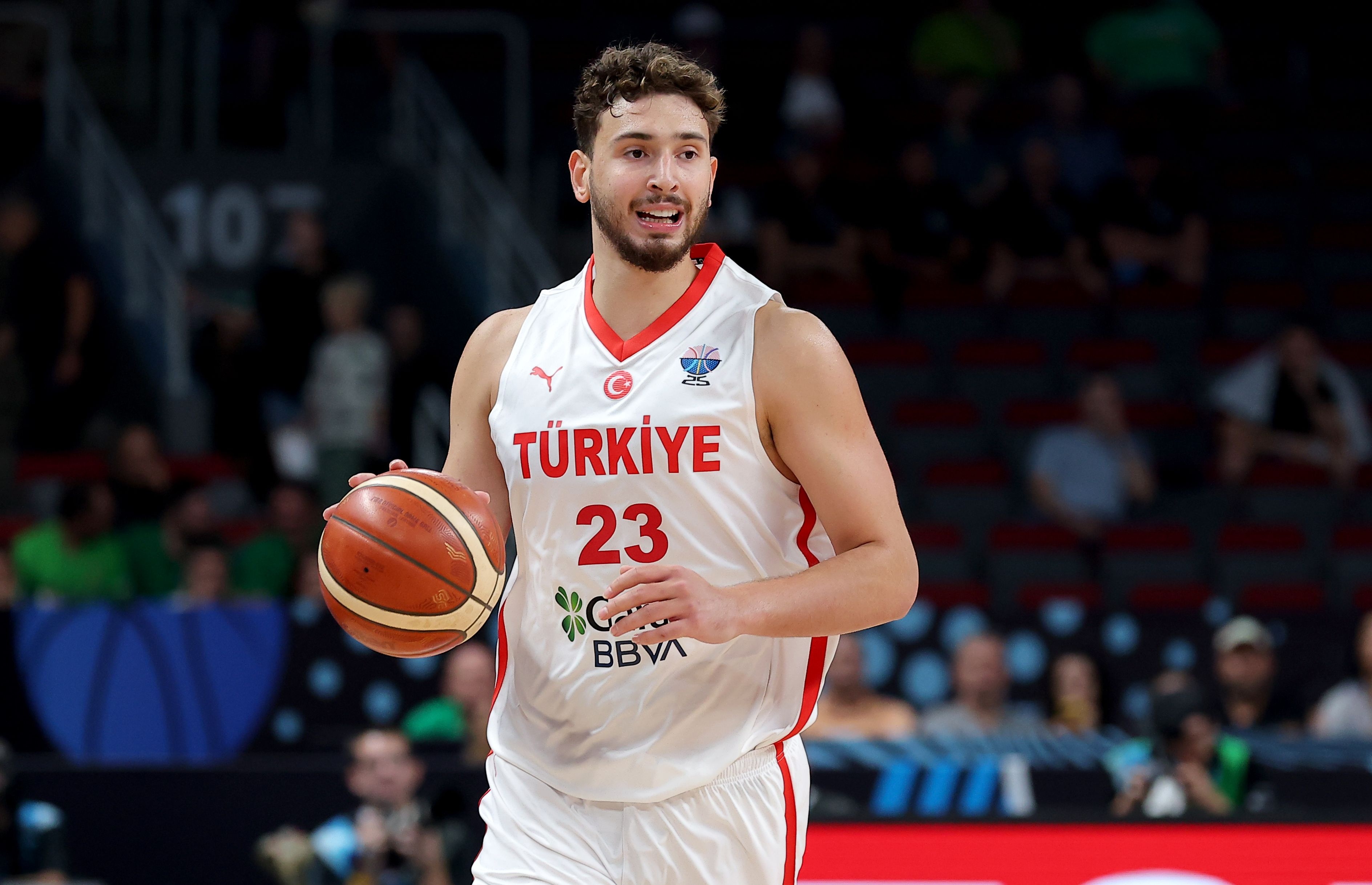 起飞！沉金在7场比赛 7次胜利和7次中赢得了一场比赛 他在欧洲锦标赛中场均21.6+10.9+7.1